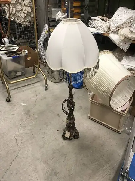 Vintage Stehlampe mit exklusivem Fuss