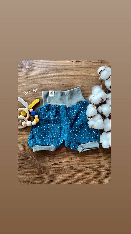 Neue selbstgenähte kurze Baby Pumphosen