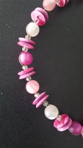 Halskette gemäss Abbildung