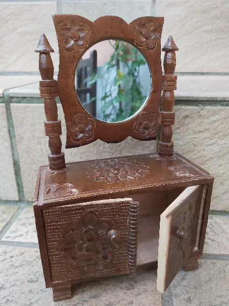 Hübsche Frisierkommode, Schminktischli, Deko