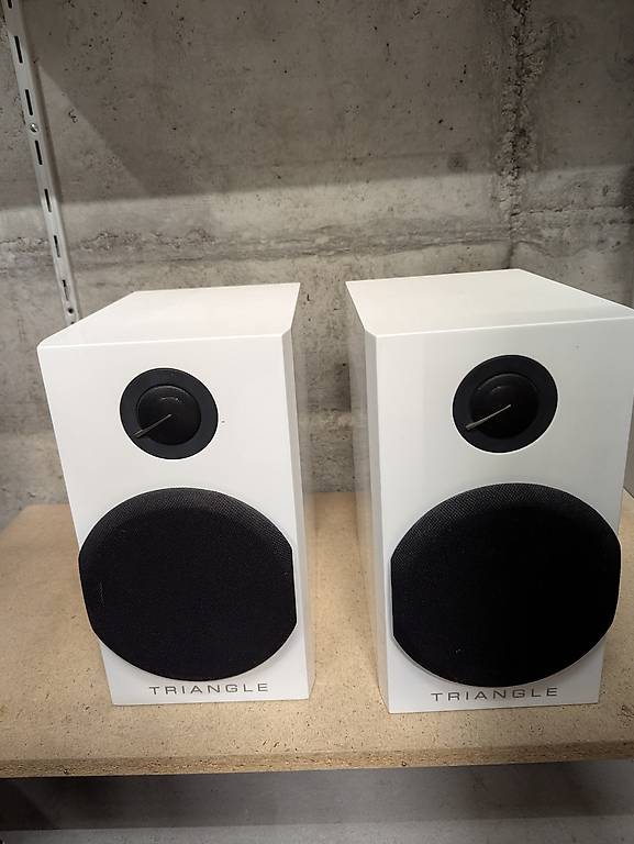 2 Triangle Bookshelf Boxen mit Seriennummer