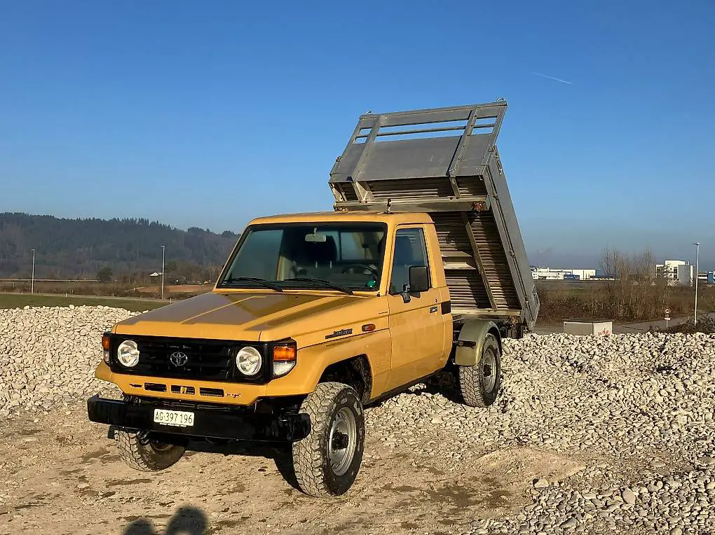 Toyota LandCruiser HZJ79