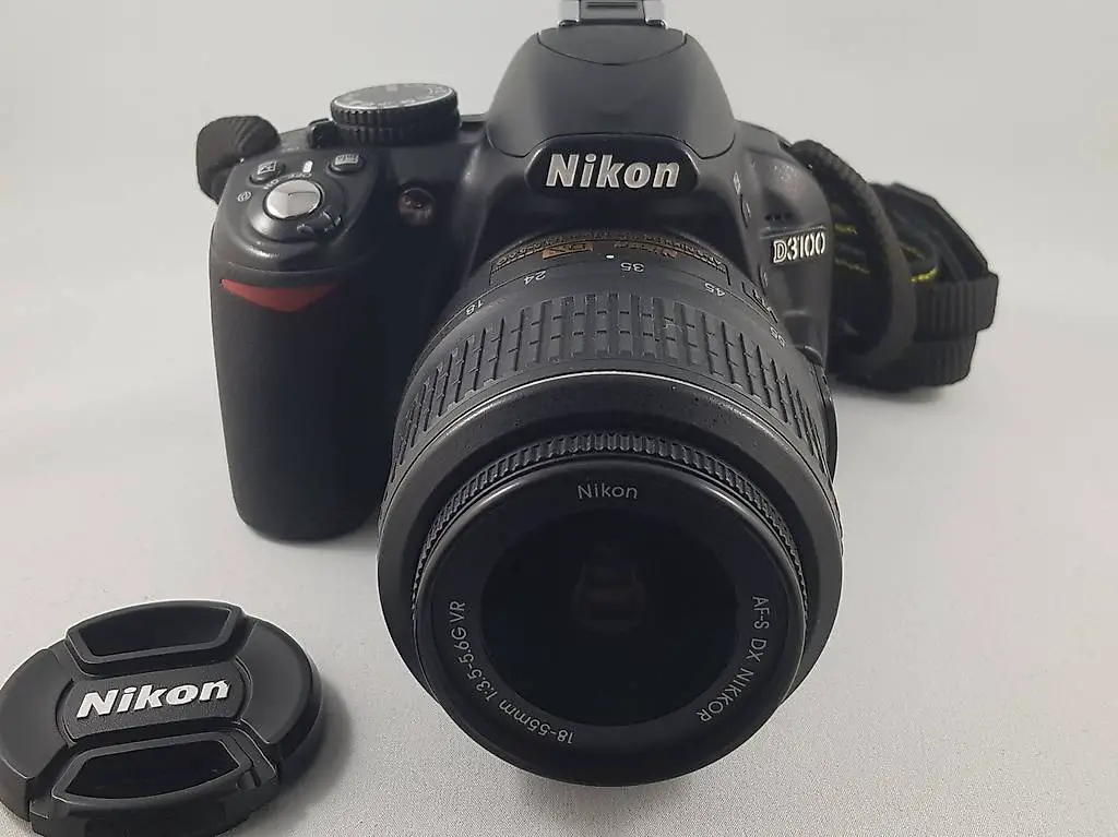 Nikon D3100 + 18-55mm VR
