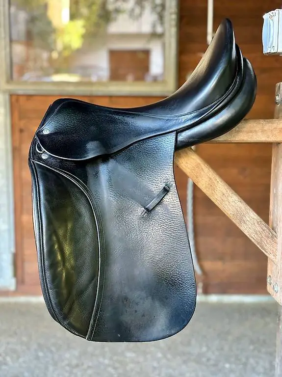 Dressursattel Röösli Classic Pilatus 18 Zoll