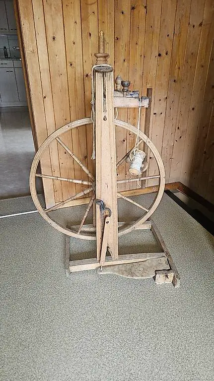 Sehr altes Spinnrad