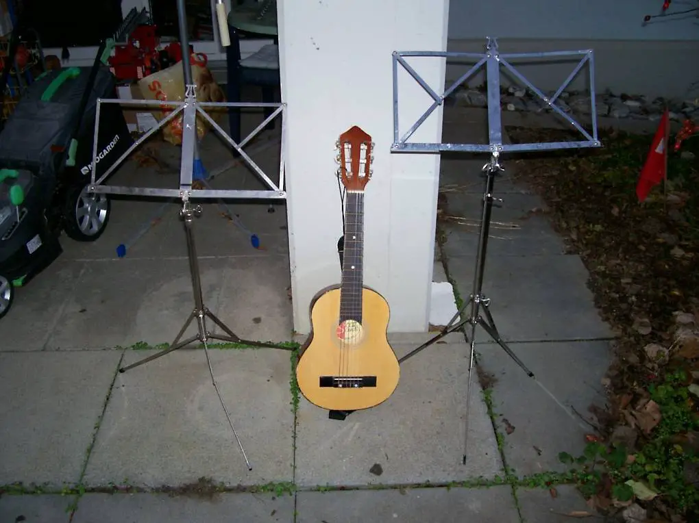 Klassische Musikinstrumente, 2 x Notenständer