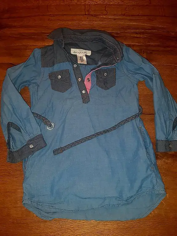 verschiedene Blusen, getragen bei Grösse 92/98