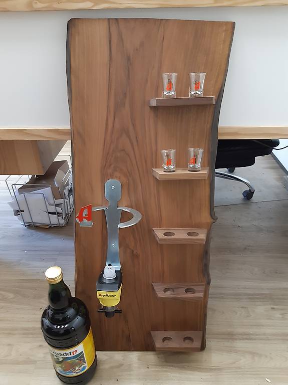 Geschenkidee: Dekorativer Spirituosenhalter aus Holz