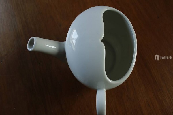 5 alte Schnabeltassen, Krankentassen