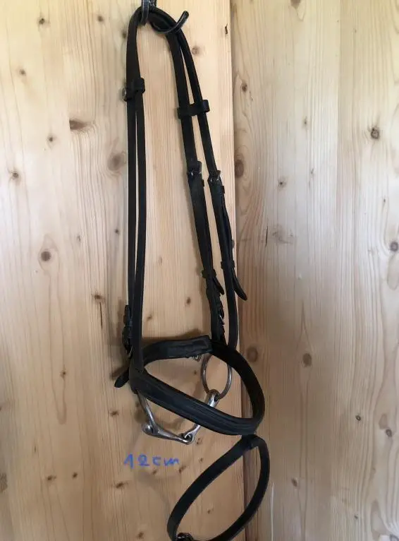 Schwarzes Zaumzeug mit Trense zu verkaufen