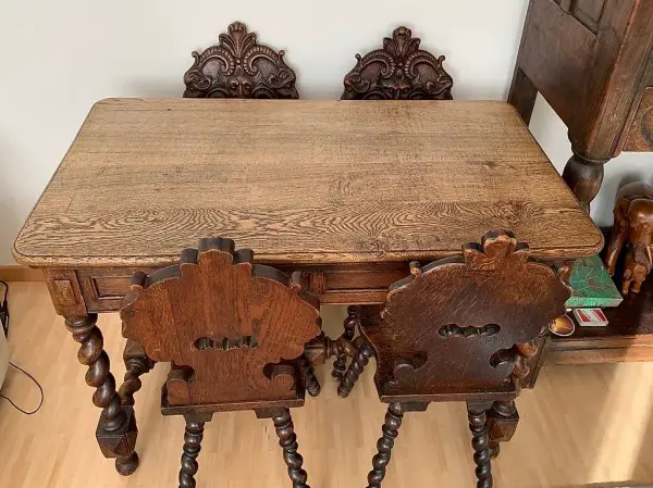 schöner Antiker Tisch & 6 Stühle ca. 400 Jahre Topp Zustand