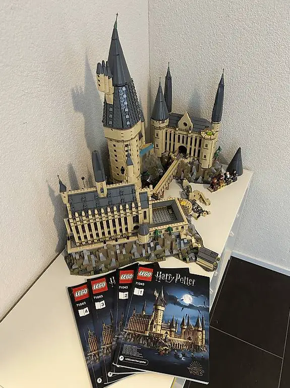 Lego 71043 mit Bauanleitung