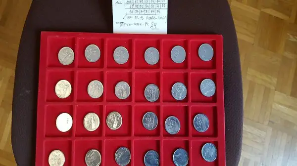 Monete da 100 lire .Repubblica Italia