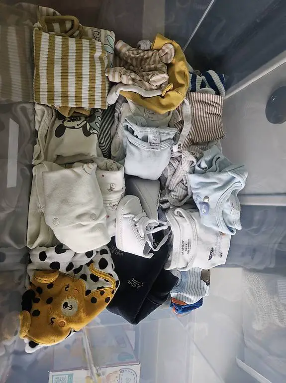 Kleiderpaket für einen Jungen Gr. 50/56