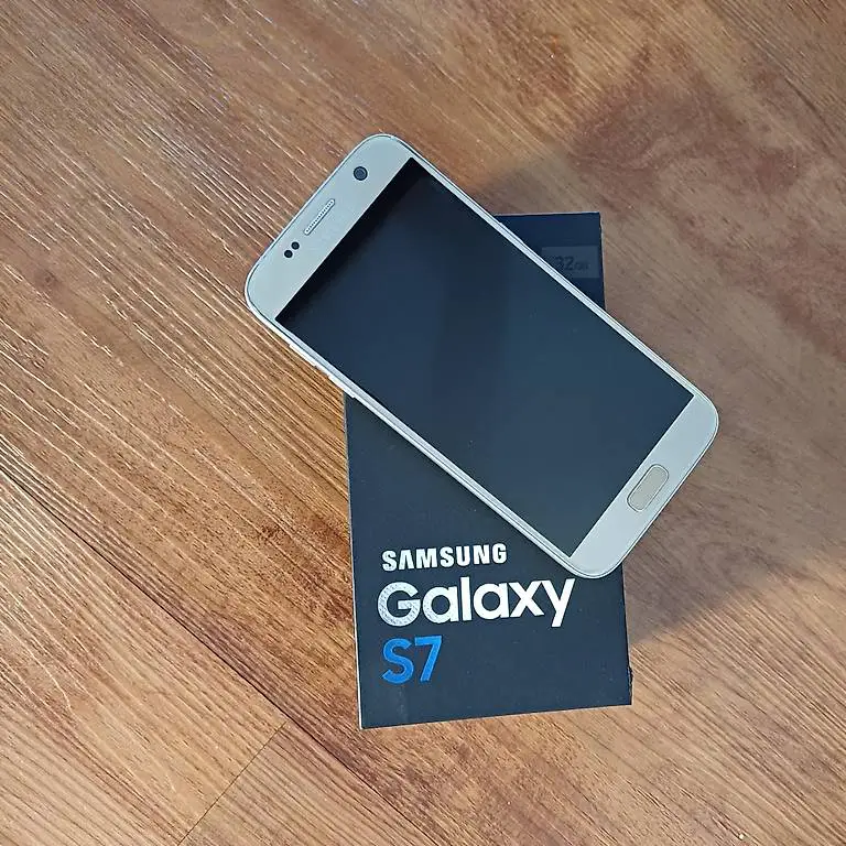 Samsung Galaxy S7 gold platinum