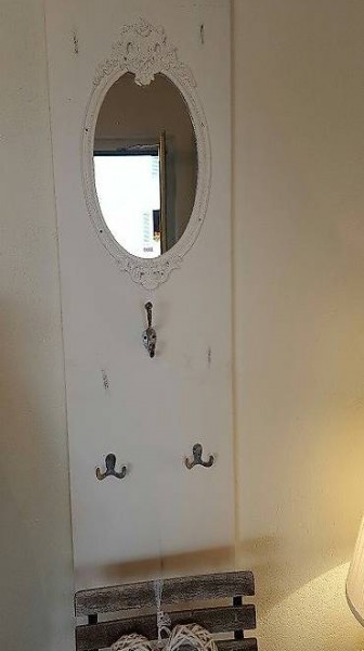 Shabygarderobe mit Spiegel