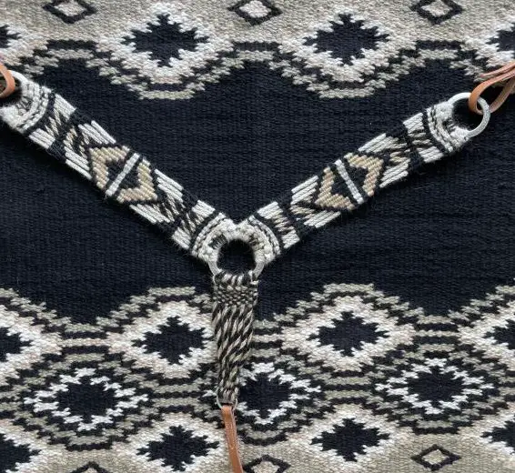 Selbstgeflochtenes Vorgeschirr aus 100% Mohair