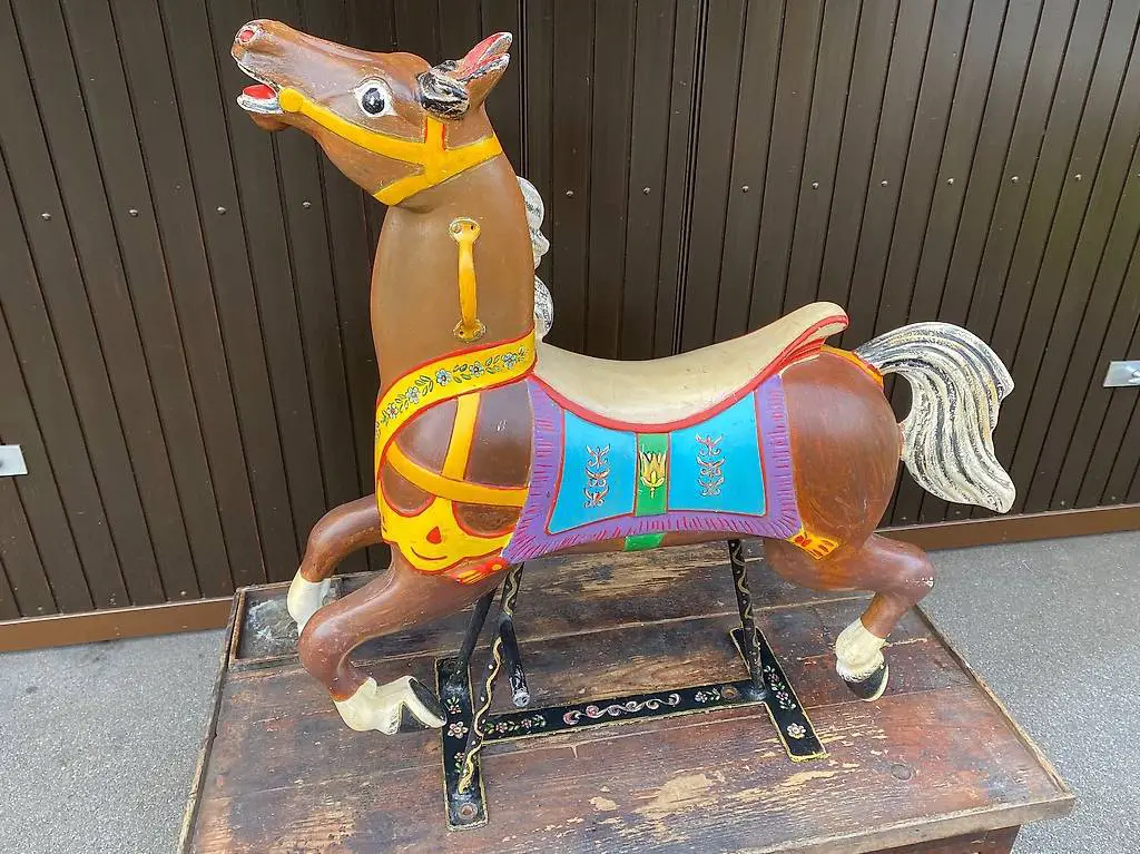 wunderschönes altes Karussellpferd