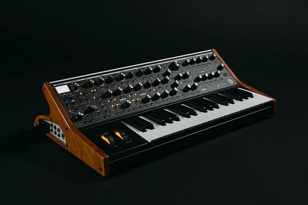 moog subsequent37 neu