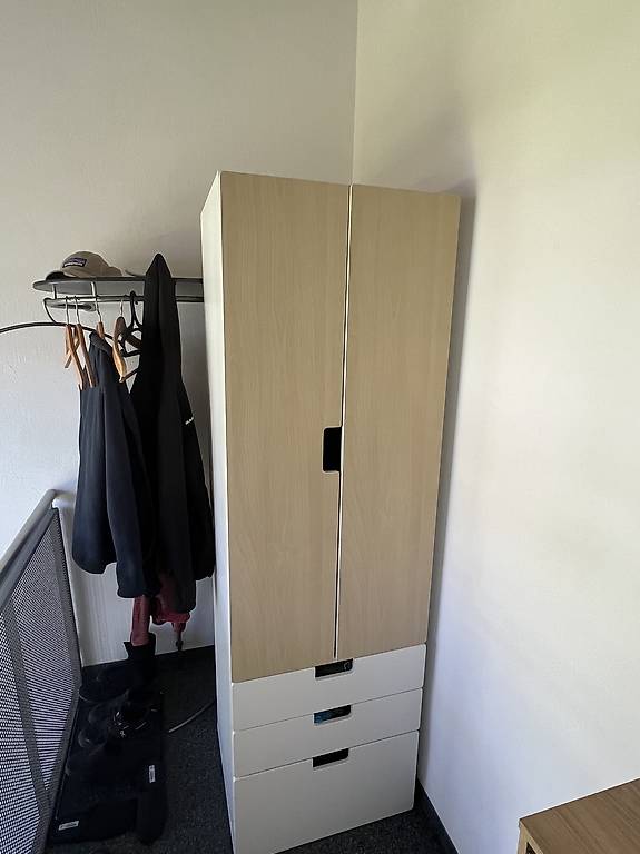 Garderobe Schrank
