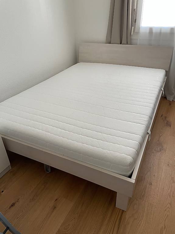 Bett in sehr gutem Zustand (140x200cm)