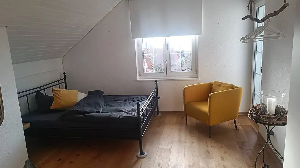 Für eine FRAU WG-Zimmer in EFH in Lommiswil SO