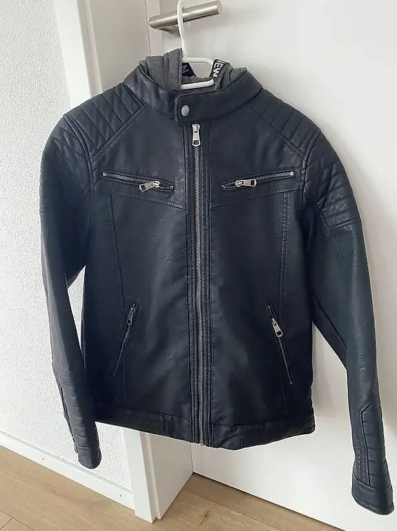 Schwarze Lederimitat Jacke Gr. 164