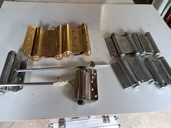 Pezzi 8 cerniere a molla