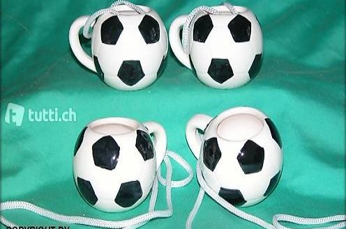 Fussball Stamperl aus Keramik mit Kordel
