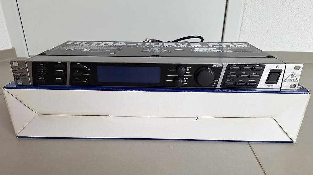 Behringer DEQ2496 Ultra-Curve Pro Mastering-Prozessor
