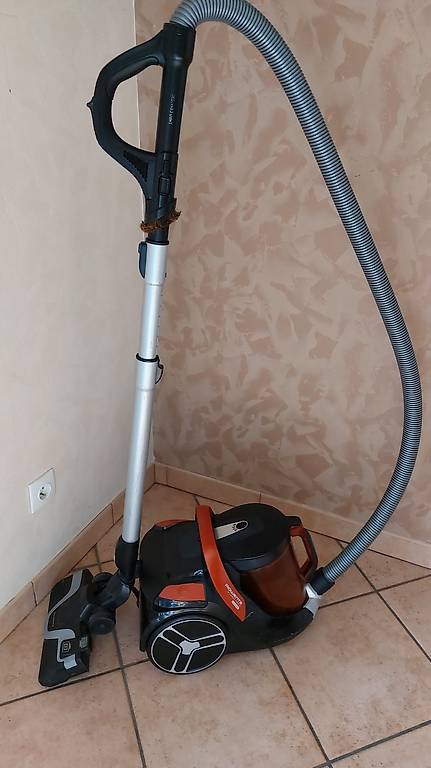 Aspirateur avec prise Rowenta