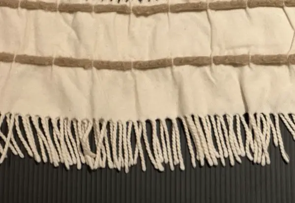 Écharpe originale à franges