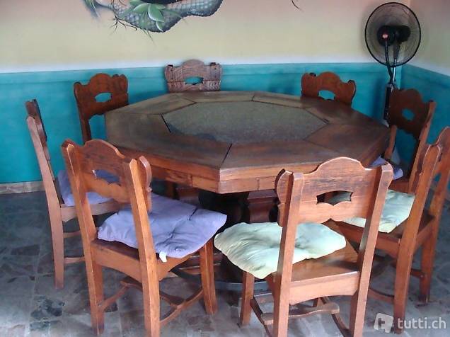 Tavolo ottagonale con sedie fatto a mano