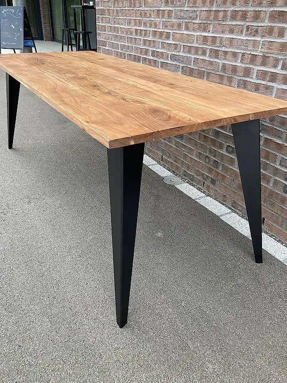Design-Esstisch Edgy Acacia (200 cm) im Industrial Look