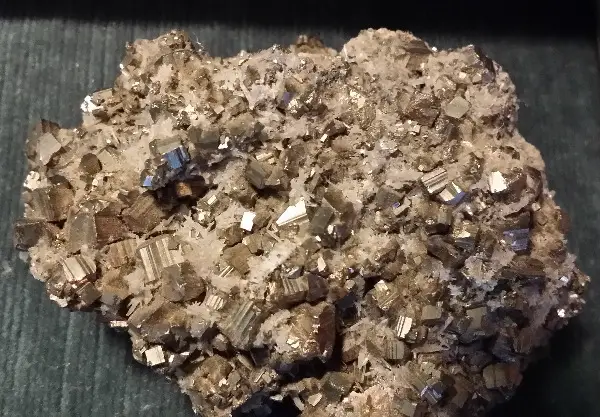 Edelstein Pyrit Rohstein