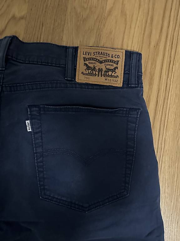 Levis 751, Chino Stoff, sauberer Zustand W38/ L32