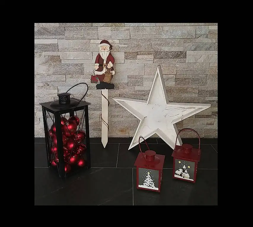 Dekor: 3 Laternen, 26 Kugeln, Chlaus, Holzstern