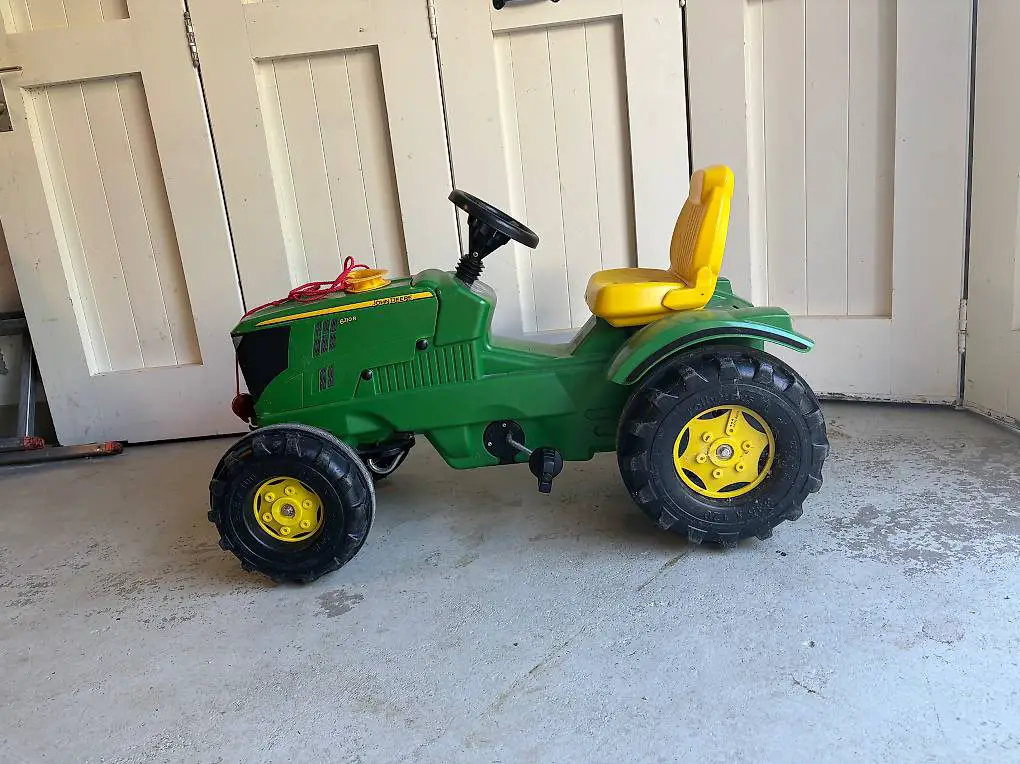 John Deere Trettraktor grün/gelb