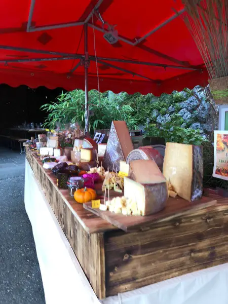 Verkauf-Markt Wenk Anhänger mit Strom und Licht