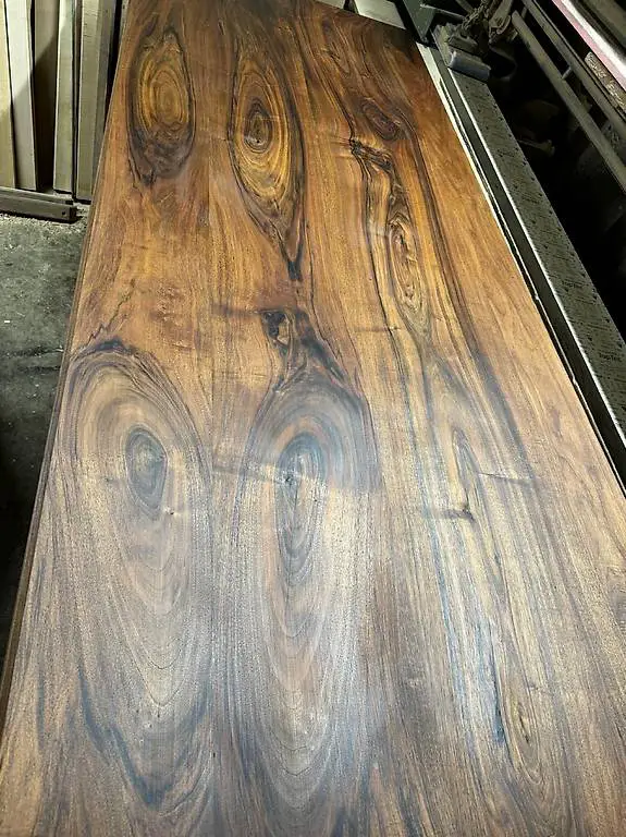 Beizentisch Nussbaum geölt mit Gussfüsse