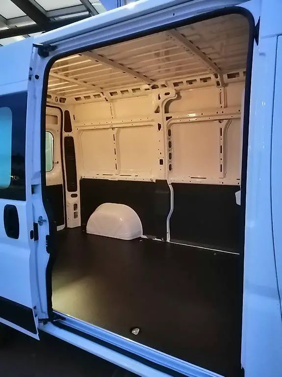 Miete zuverlässigen Lieferwagen für den stressfreien Umzug