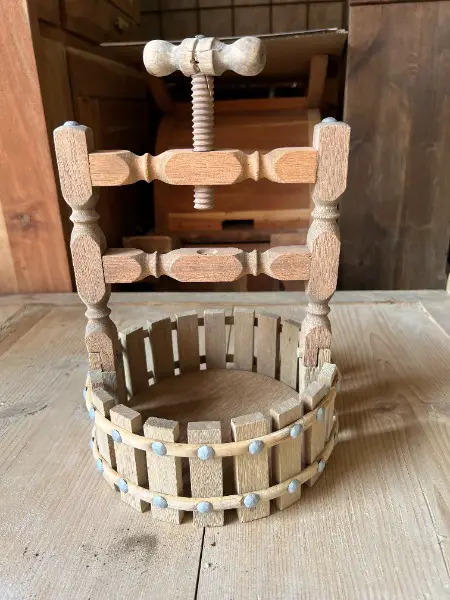 : ART 829: Pressoir déco sablé