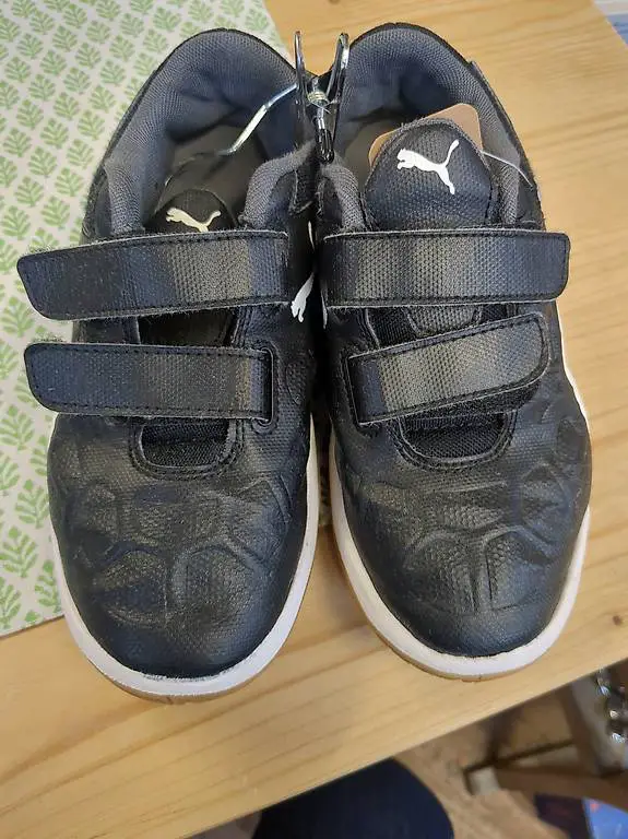 Hallenschuh Gr. 33, Puma, guter gebrauchter Zustand