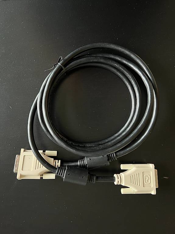 Gebrauchtes DVI-Kabel für Computer und Monitor / Bildschirm