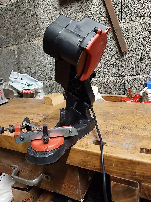 Schleifmaschine für Kettensäge