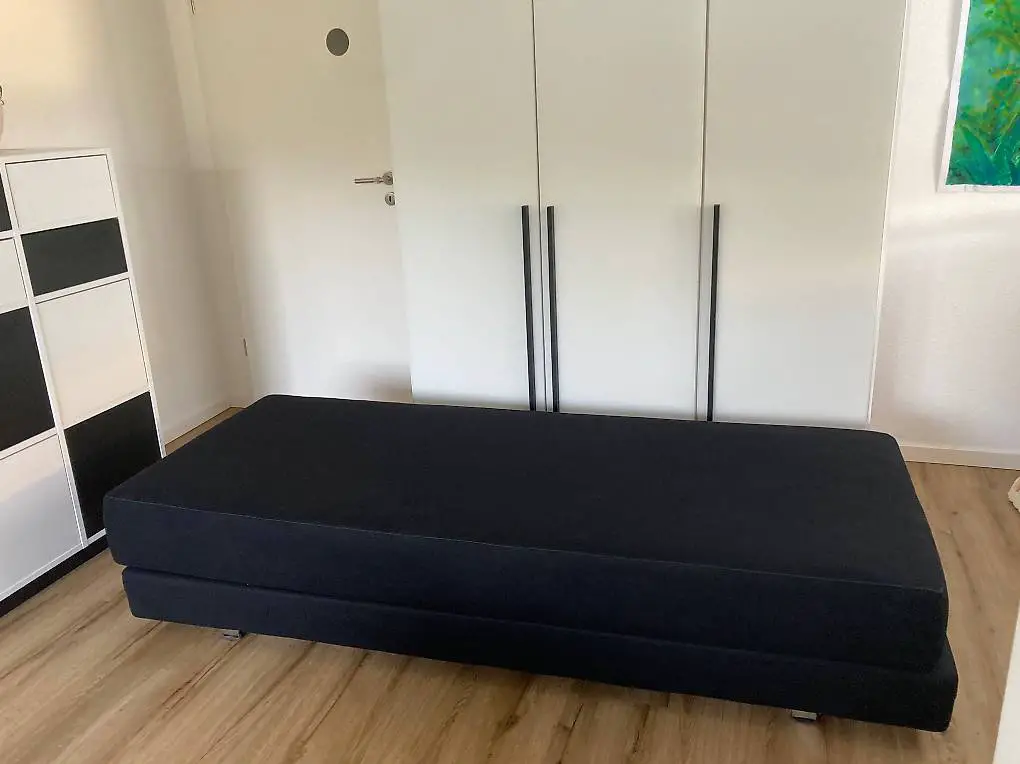 Gästebett, Liege. Farbe schwarz.