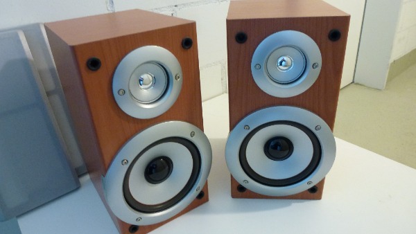 HIFI Regal Lautsprecher Holz Folie 2 Weg Bass refl. Top Preis