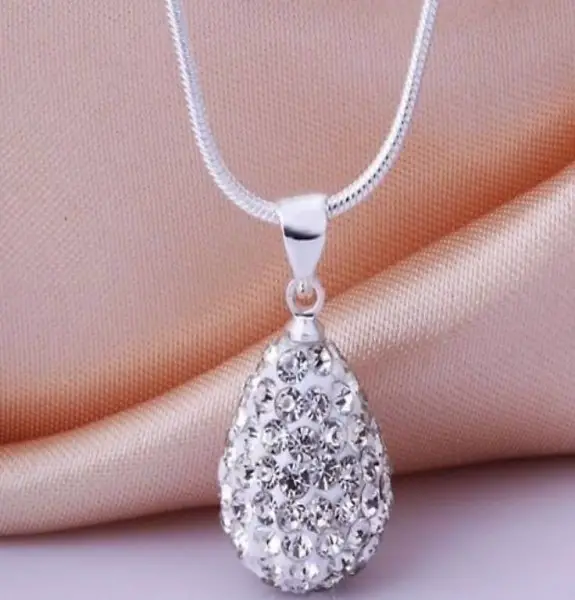 Halskette mit Swarovski Anhänger