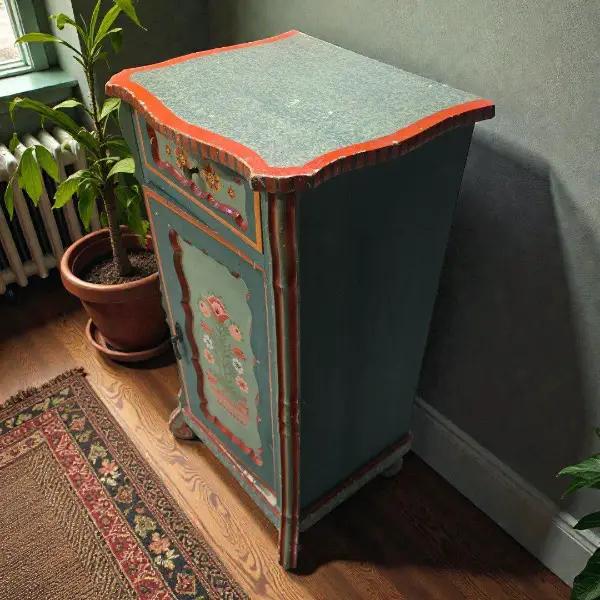 Antiker bemaltes Möbel, Bauernmöbel aus den 20 Jahren