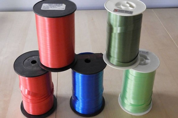 GESCHENKBÄNDELI 1 CM BREITE VERS FARBEN, 5 ROLLEN FAST KOMPL